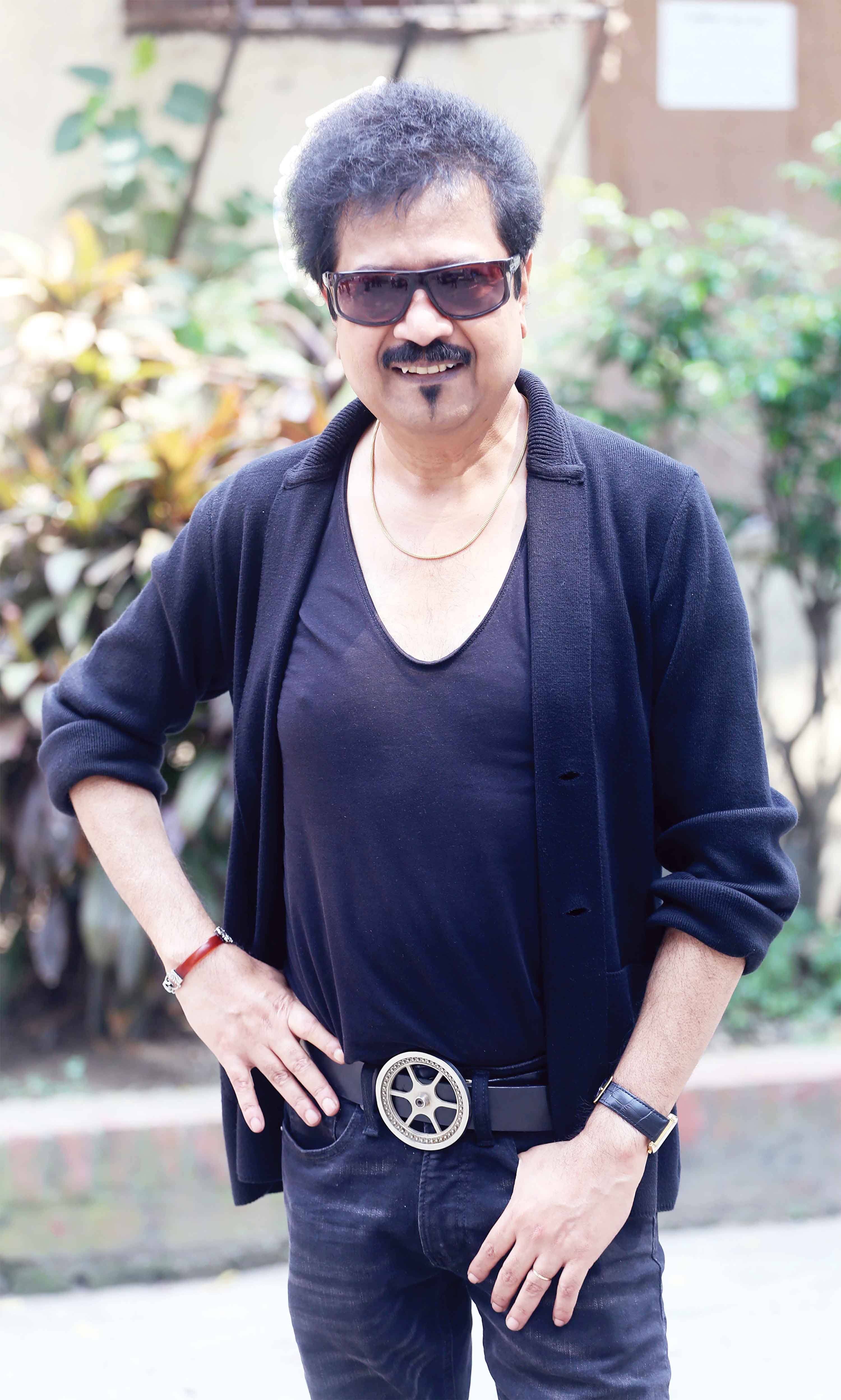 আনন্দ নিয়ে বাঁচতে চাই