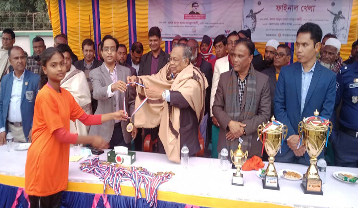 চিরিরবন্দরে ক্রীড়া প্রতিযোগিতা ও উপজেলা আন্তঃইউনিয়ন ভলিবল খেলার পুরস্কার বিতরণ