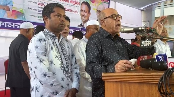 খালেদা জিয়া মানবিক কারণে বাসায় আছেন : কামরুল ইসলাম
