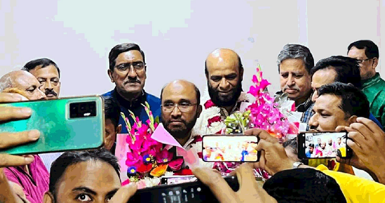 বিএনপির ভোট বর্জনে ঢাকা বারের সব পদ আ.লীগপন্থীদের
