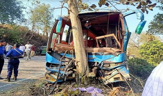 খাগড়াছড়িতে বাস-ট্রাক মুখোমুখি সংঘর্ষ নিহত ১