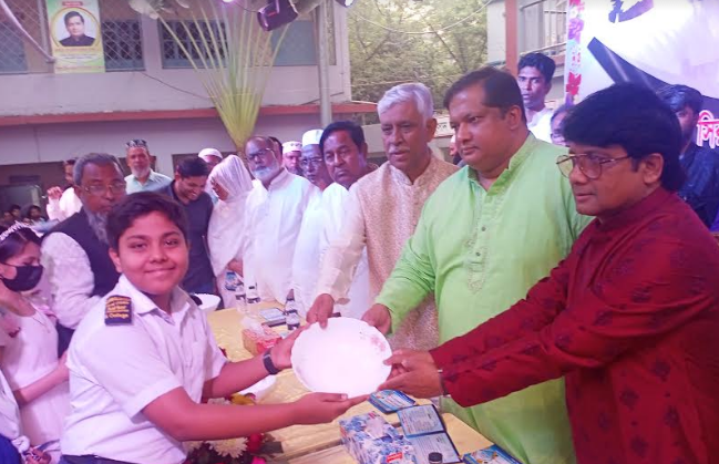 টঙ্গীর সিরাজ উদ্দিন সরকার বিদ্যানিকেতন এন্ড কলেজ ক্রীড়া প্রতিযোগিতার পুরস্কার বিতরণ