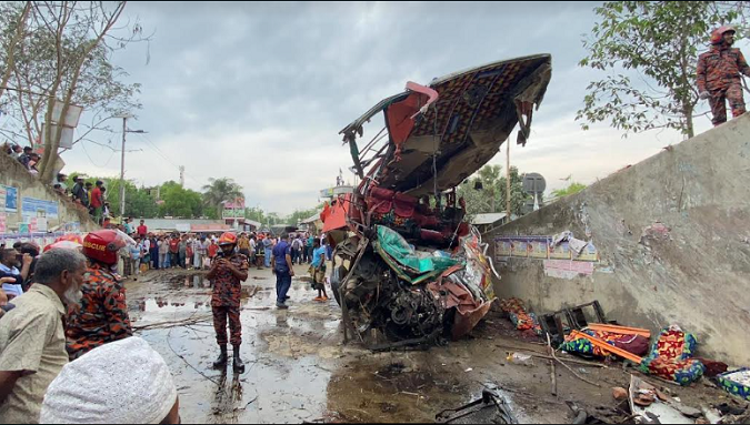 শিবচরে বাস দুর্ঘটনায় নিহতের পরিচয় পাওয়া গেল যাদের