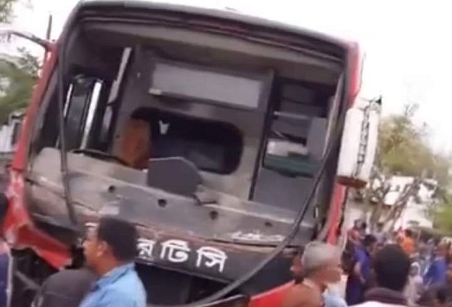 দশমাইল-সৈয়দপুর মহাসড়কে বিআরটিসি-পিকআপভ্যানের মুখোমুখী সংঘর্ষে নিহত-৩