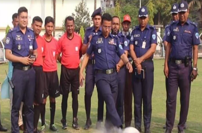  কুমিল্লায় স্বাধীনতা দিবস উপলক্ষে জেলা পুলিশের আয়োজনে পুলিশ লাইন্স প্রীতি ফুটবল ম্যাচ অনুষ্ঠিত   