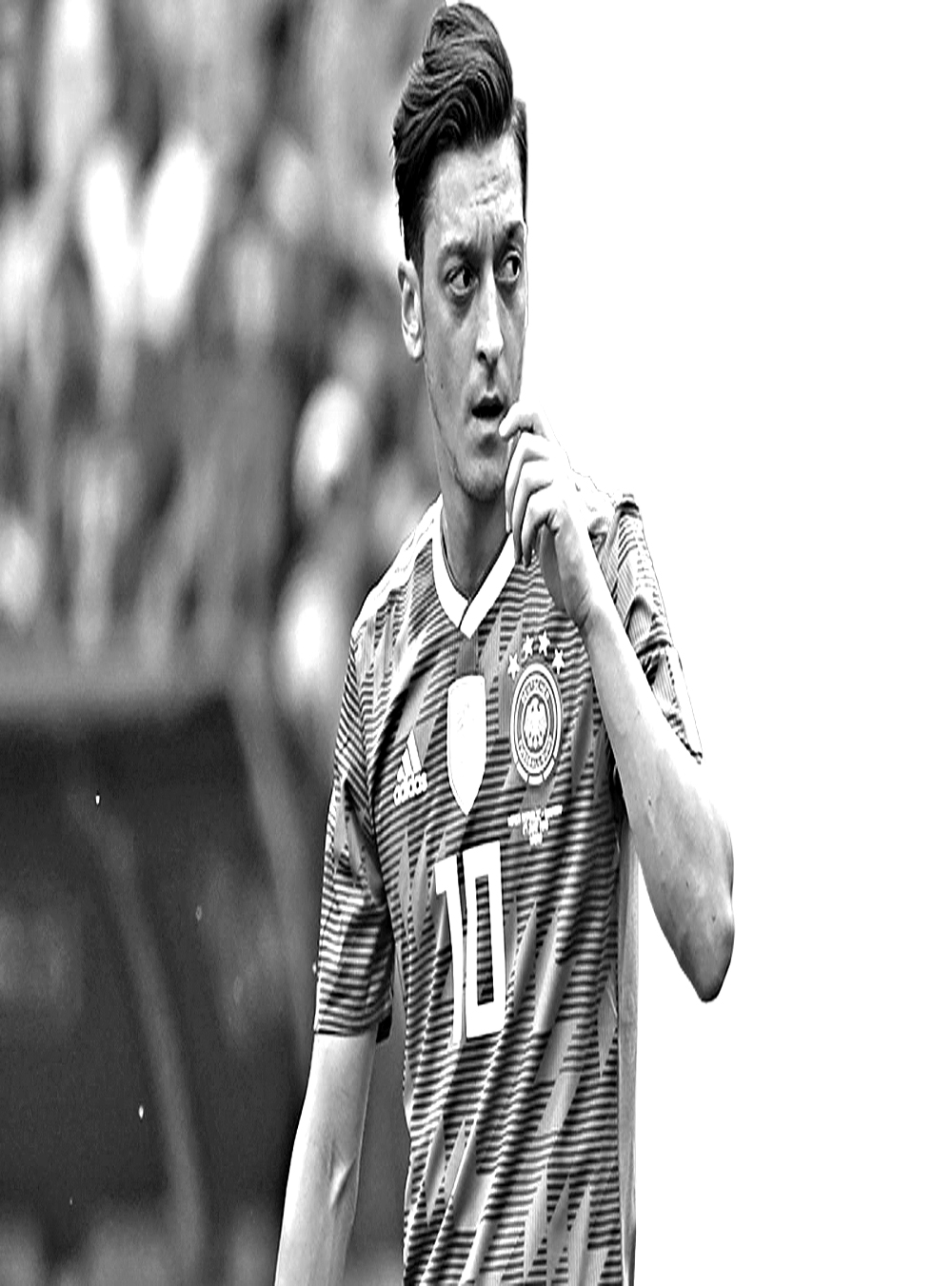 ফুটবলকে বিদায় বললেন ওজিল