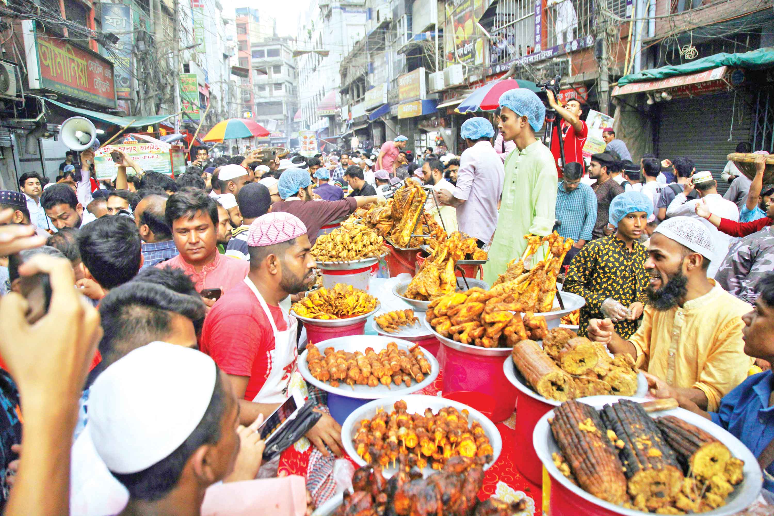 প্রথম দিনেই জমজমাট চকের ইফতার বাজার
