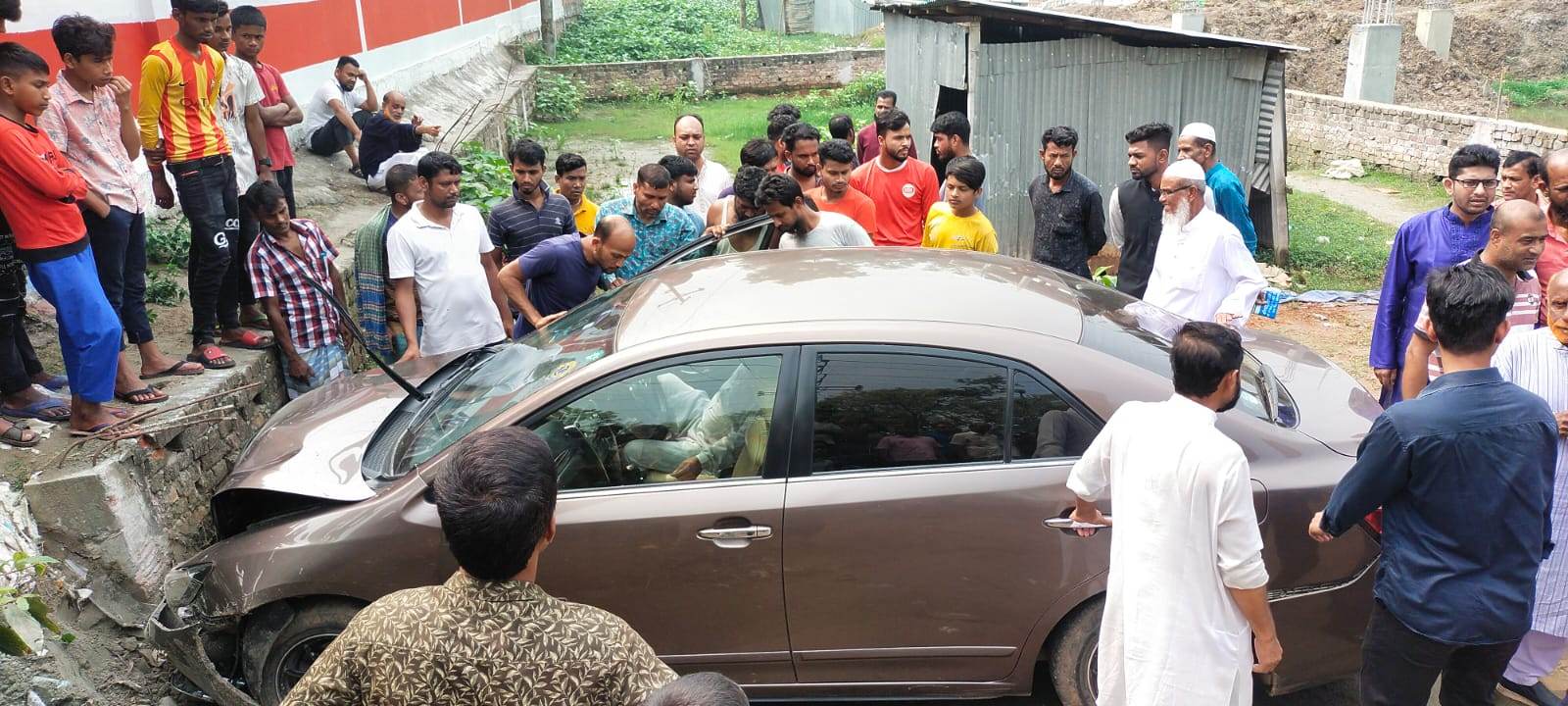 শ্রীপুরে প্রাইভেটকার চাপায় নির্মাণ শ্রমিক নিহত