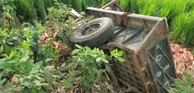 ট্রলি খাদে পড়ে এক ভাই নিহত, আরেক ভাই আহত