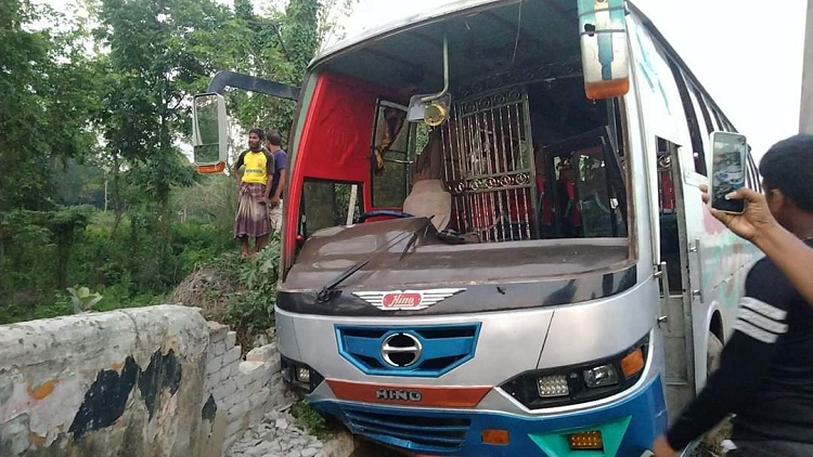 দুর্গাপুর পবিসের বিলিং সহকারি সড়ক দুর্ঘটনায় নিহত 