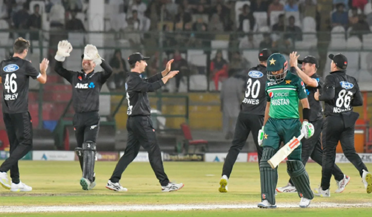 ৪৮ ঘণ্টার ব্যবধানে শীর্ষস্থান হারাল পাকিস্তান