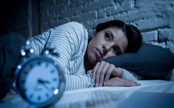 রাতে ঘুম না হলে যা করবেন