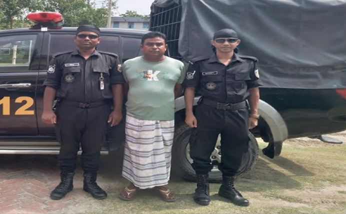 কুষ্টিয়ায় জুয়া খেলাকে কেন্দ্র করে হত্যা মামলার আসামি আটক 