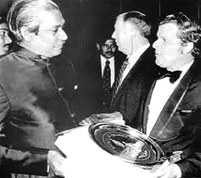 বঙ্গবন্ধুর বিশ্ব শান্তি পরিষদের সর্বোচ্চ সম্মান 'জুলিও কুরি' পুরস্কারে ভূষিত হওয়ার ৫০ বছর
