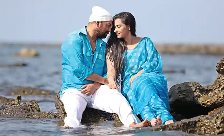 বুবলীতে মুগ্ধ মাহফুজ