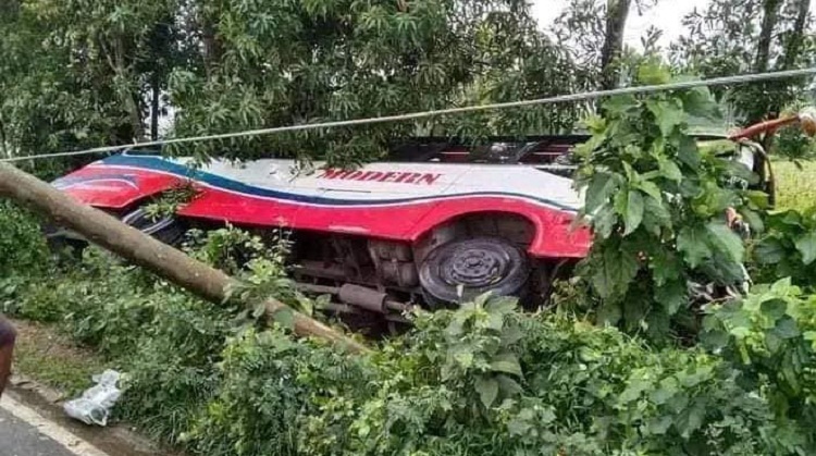 শায়েস্তাগঞ্জে বাস সিএনজি মুখোমুখি সংর্ঘষ : নিহত-৩ আহত-১০