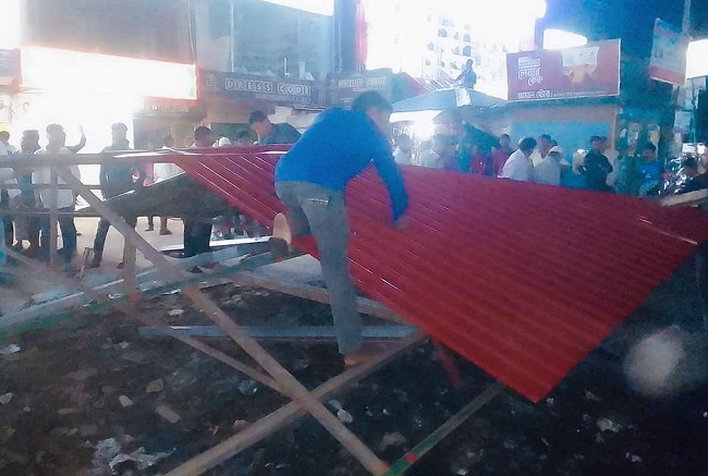 উখিয়ার কোটবাজারে প্রকাশ্যে দোকান ভাংচুর