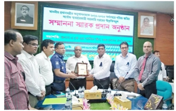 চাঁপাইনবাবগঞ্জে পতিত জমির সর্বোচ্চ ব্যবহার করে পুরস্কার পেল-৩টি প্রতিষ্ঠান