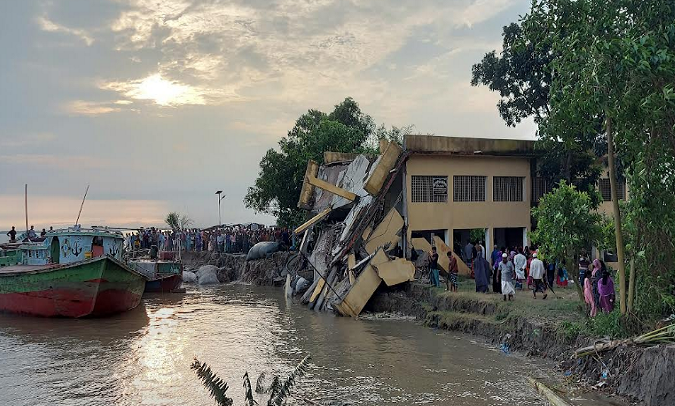 হরিরামপুরে নদীভাঙন: বালুর অভাবে বন্ধ পাউবোর জিও ব্যাগ ডাম্পিং