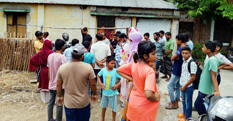 ময়নাকে পিটিয়ে হত্যা করলো জাহাঙ্গীর