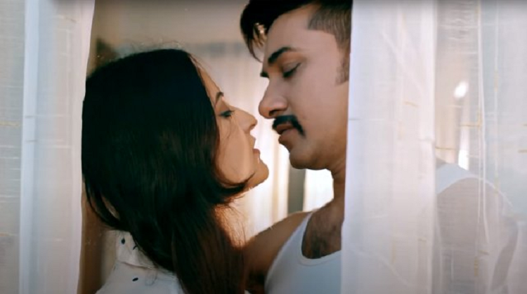 কাম-বিনোদনের অনুষঙ্গ পরীর ‘পাফ ড্যাডি’
