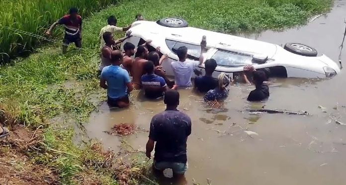 বগুড়ায় প্রাইভেটকার খালে পড়ে নিহত ২