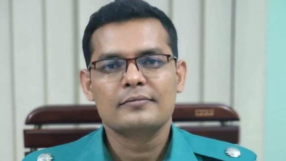 ছাত্রলীগ নেতাদের ওপর হামলার ঘটনায় এডিসি হারুনকে সাময়িক বরখাস্ত ছাত্রলীগ নেতাদের ওপর হামলার ঘটনায় এডিসি হারুনকে সাময়িক বরখাস্ত