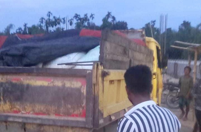 দুর্গাপুরে ৪ হাজার কেজি ভারতীয় চোরাই চিনি আটক