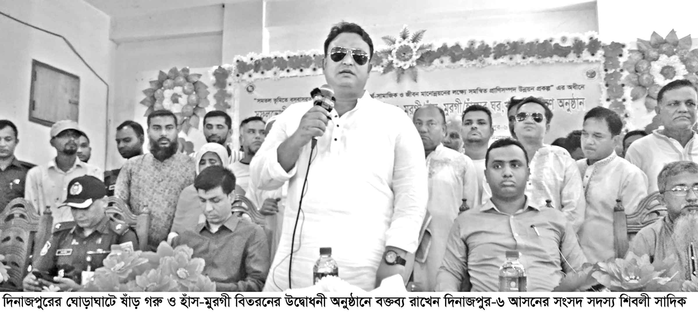 ঘোড়াঘাটে ১১শ' জন পেলেন ষাঁড়-গরু ও হাঁস-মুরগি