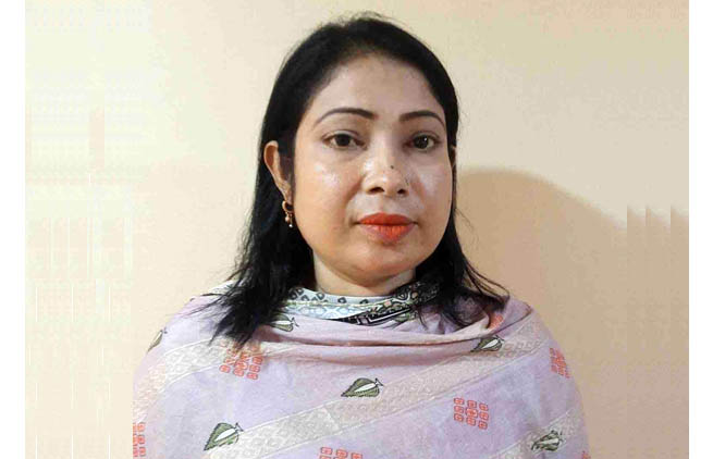 ঝগড়া বাঁধিয়ে মোবাইল-টাকা হাতিয়ে নেন মুক্তা