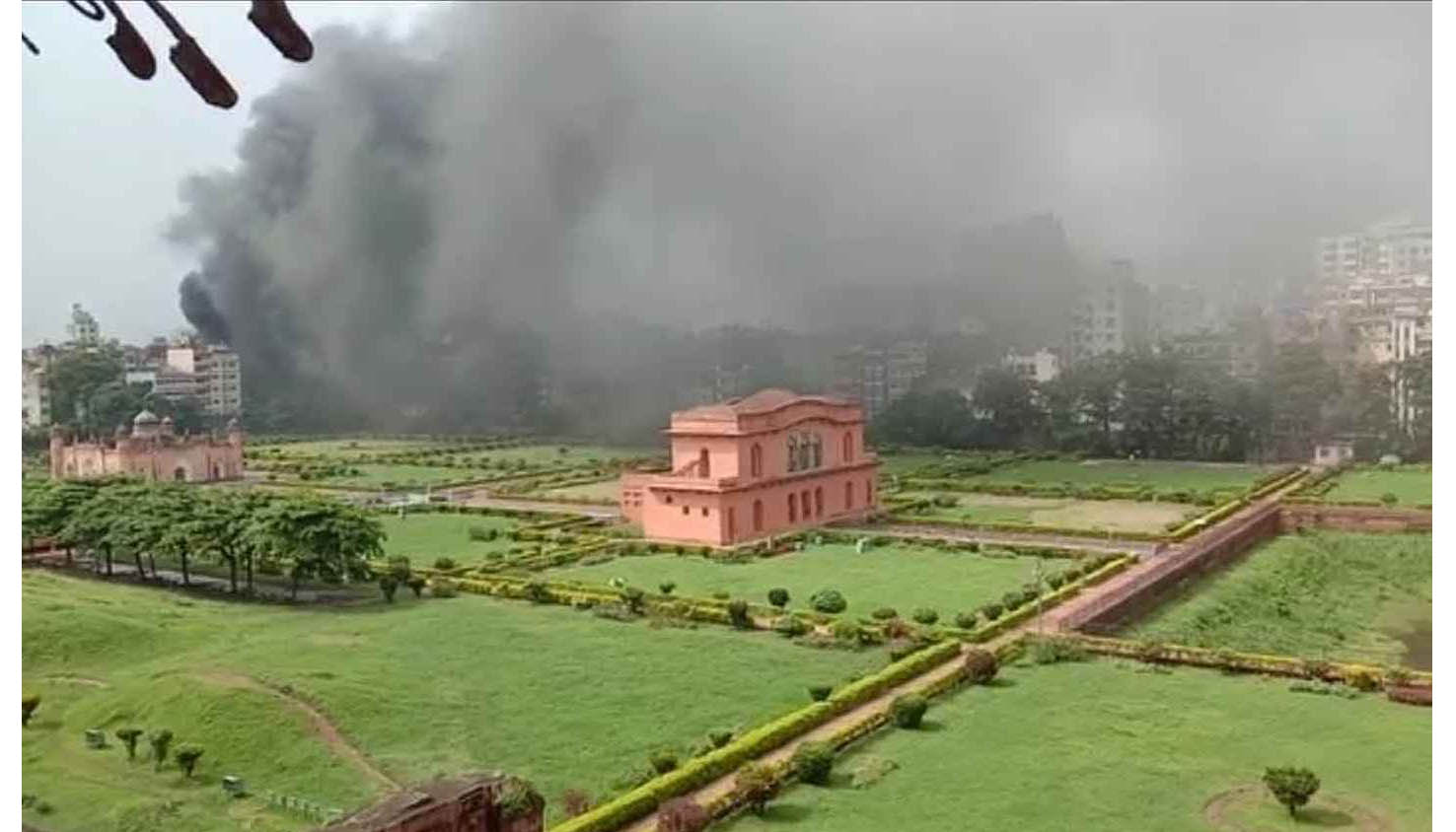 লালবাগে মদিনা মিষ্টির দোকানে আগুন, নিয়ন্ত্রণে ৯ ইউনিট