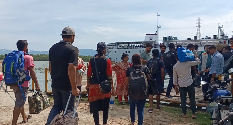 ৫১৭ জন পর্যটক নিয়ে সেন্টমার্টিন-টেকনাফ নৌপথে জাহাজ চলাচল শুরু 