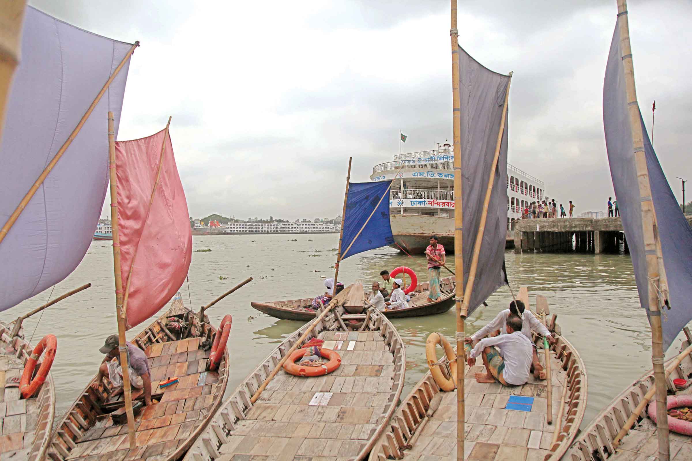 পাল তোলা নৌকা ...