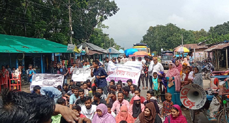 আটোয়ারীতে সয়নের খুনীদের গ্রেফতারের দাবীতে রাস্তা অবরোধ