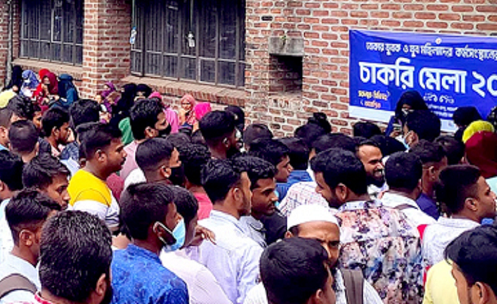 দেশে বেকার যুবকের সংখ্যা বেড়েছে