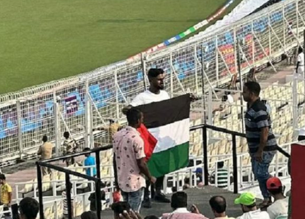 ইডেনে ফিলিস্তিনের পতাকা ওড়ানোয় আটক ৪ যুবক