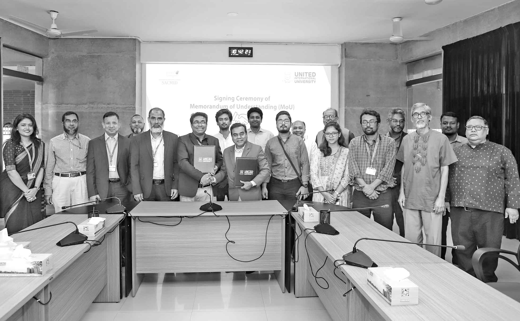 ইউআইইউ'র মিডিয়া স্টাডিজ অ্যান্ড জার্নালিজম বিভাগ ও সাউথ এশিয়া সেন্টার ফর মিডিয়া ইন ডেভেলপমেন্টের মধ্যে সমঝোতা স্মারক সই