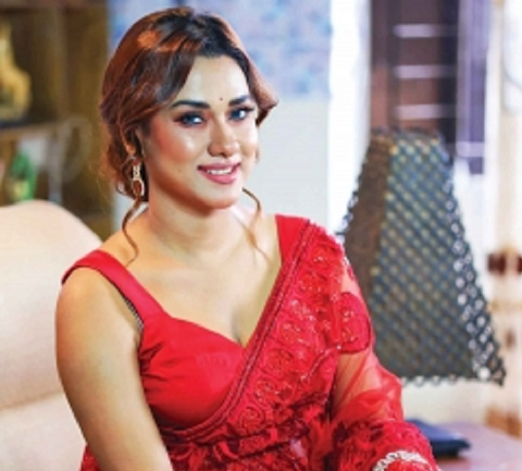 মডেলিংয়ে ফিরলেন ববি