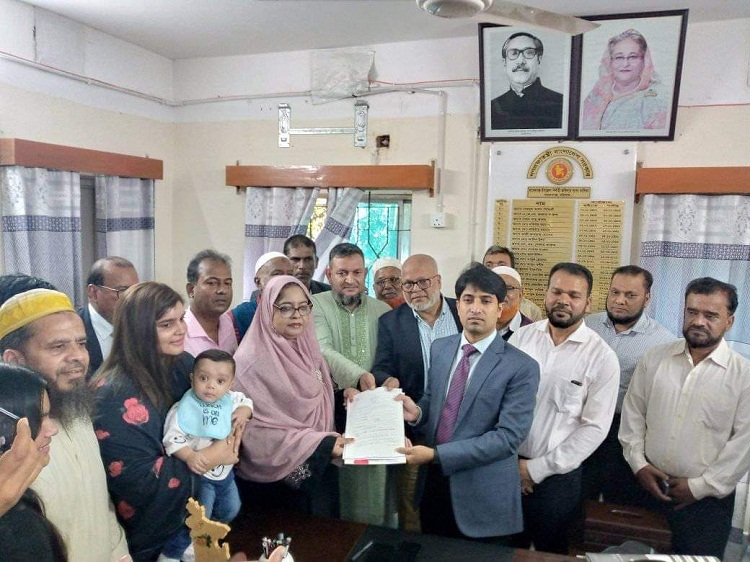 বাকেরগঞ্জে জাতীয় পার্টির রতনা ও স্বতন্ত্র পদে চুন্নুসহ ১২ জনের মনোনয়নপত্র দাখিল