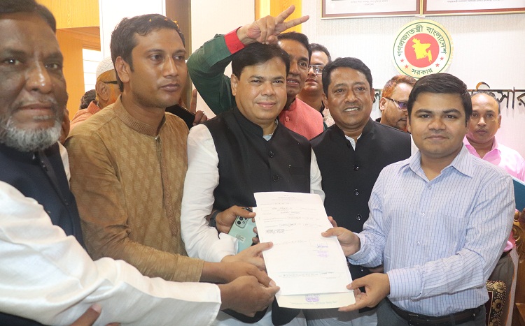 চাঁদপুরে আওয়ামী লীগের ৫ প্রার্থীসহ ৪৩ জনের মনোনয়নপত্র জমা
