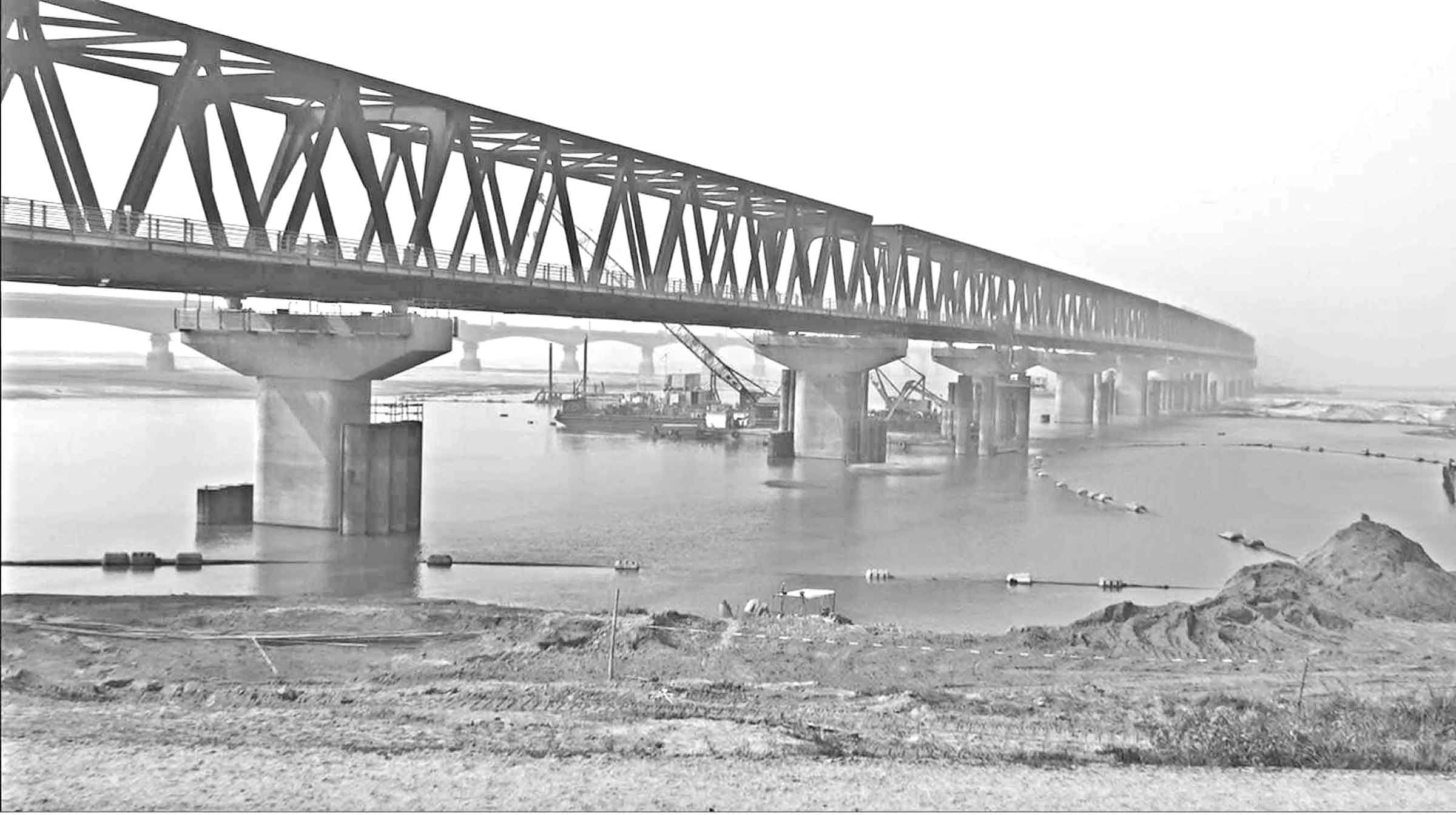নির্মাণাধীন বঙ্গবন্ধু রেলসেতুর আড়াই কিলোমিটার দৃশ্যমান