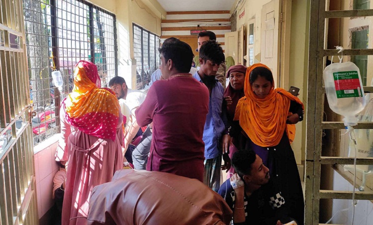 ভূমিকম্প আতঙ্কে পদদলিত হয়ে চৌদ্দগ্রামে অর্ধশতাধিক শ্রমিক আহত
