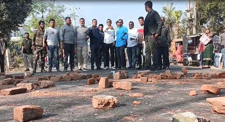 বগুড়ায়  বিএনপির মিছিল, পিকেটিং