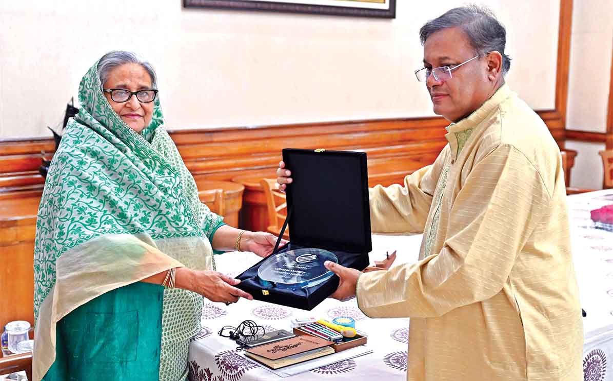 প্রধানমন্ত্রীর হাতে 'ক্লাইমেট মবিলিটি চ্যাম্পিয়ন' অ্যাওয়ার্ড