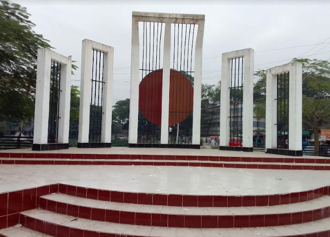 আড়াইহাজারে ১৬ ডিসেম্বরের জন্য প্রস্তুত হচ্ছে শহিদ মিনার