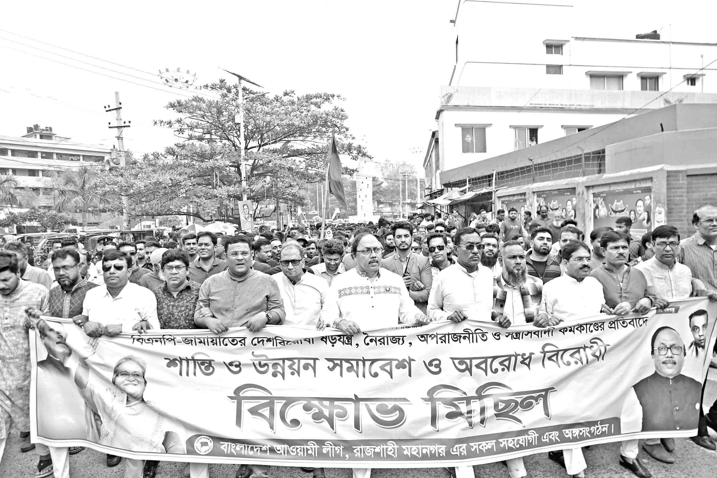তথাকথিত অভিভাবকদের দেশে কত ভোটার কেন্দ্রে যায় আমরা জানি 	 -রাসিক মেয়র লিটন