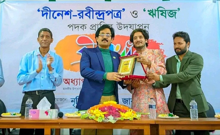 'দীনেশ-রবীন্দ্রপত্র' ও 'ঋষিজ' পদকপ্রাপ্তিতে ড. সৌমিত্র শেখরকে সংবর্ধনা দিল নৃবিজ্ঞান বিভাগ