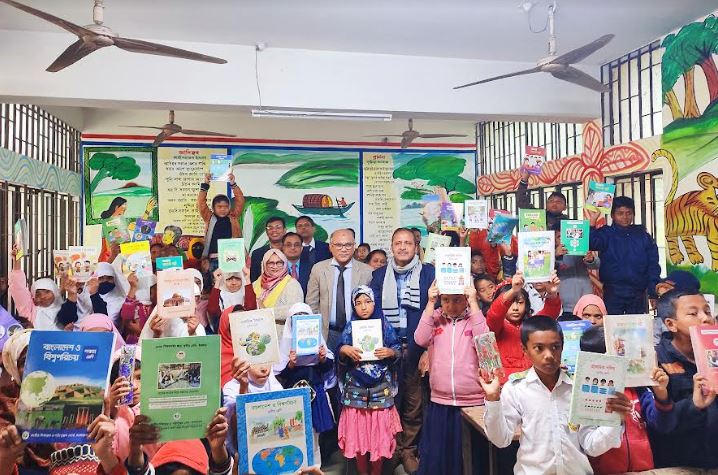 হাবিপ্রবি’র প্রাইমারি ও হাই স্কুলে বই উৎসব