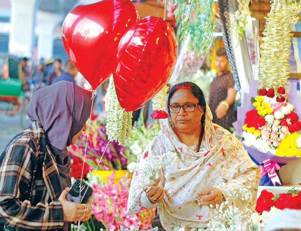 থার্টি ফার্স্ট নাইটে বর্ণিল ঢাকার আকাশ