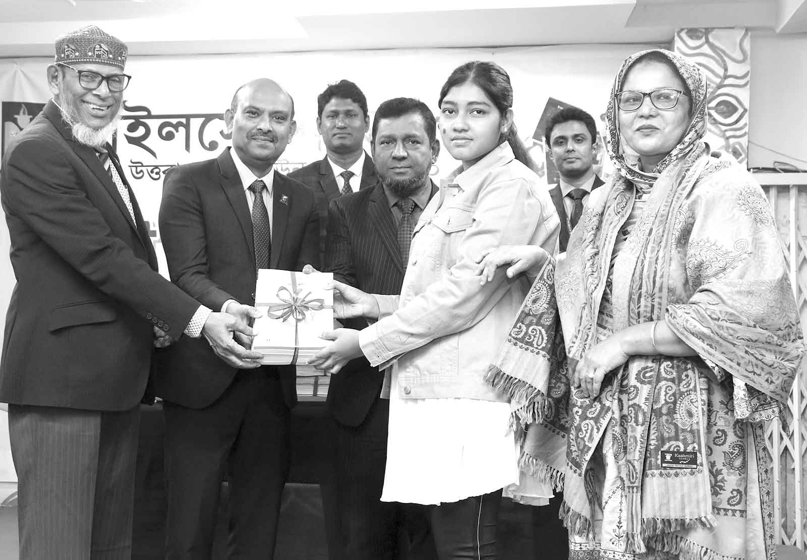 মাইলস্টোন কলেজে পাঠ্যপুস্তক উৎসব